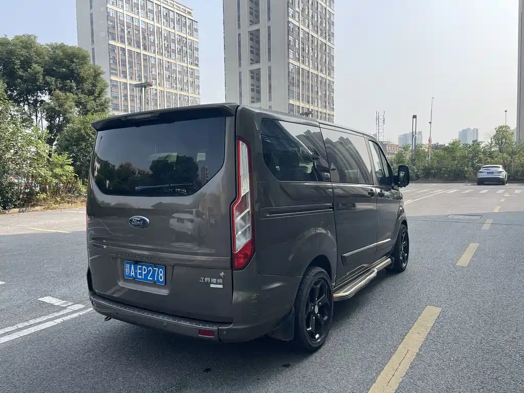 Ford Tourneo — миниатюра 5