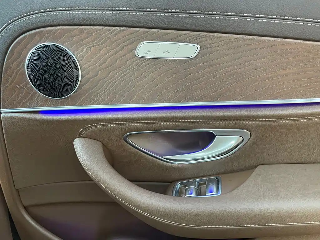 Mercedes-Benz E-Class — миниатюра 10