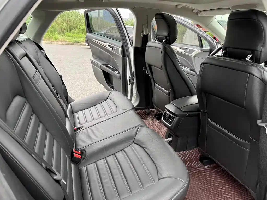 Ford Mondeo — миниатюра 9