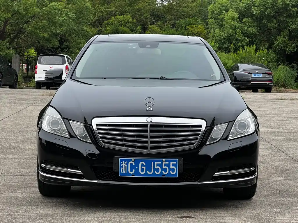 Mercedes-Benz E-Class — миниатюра 2