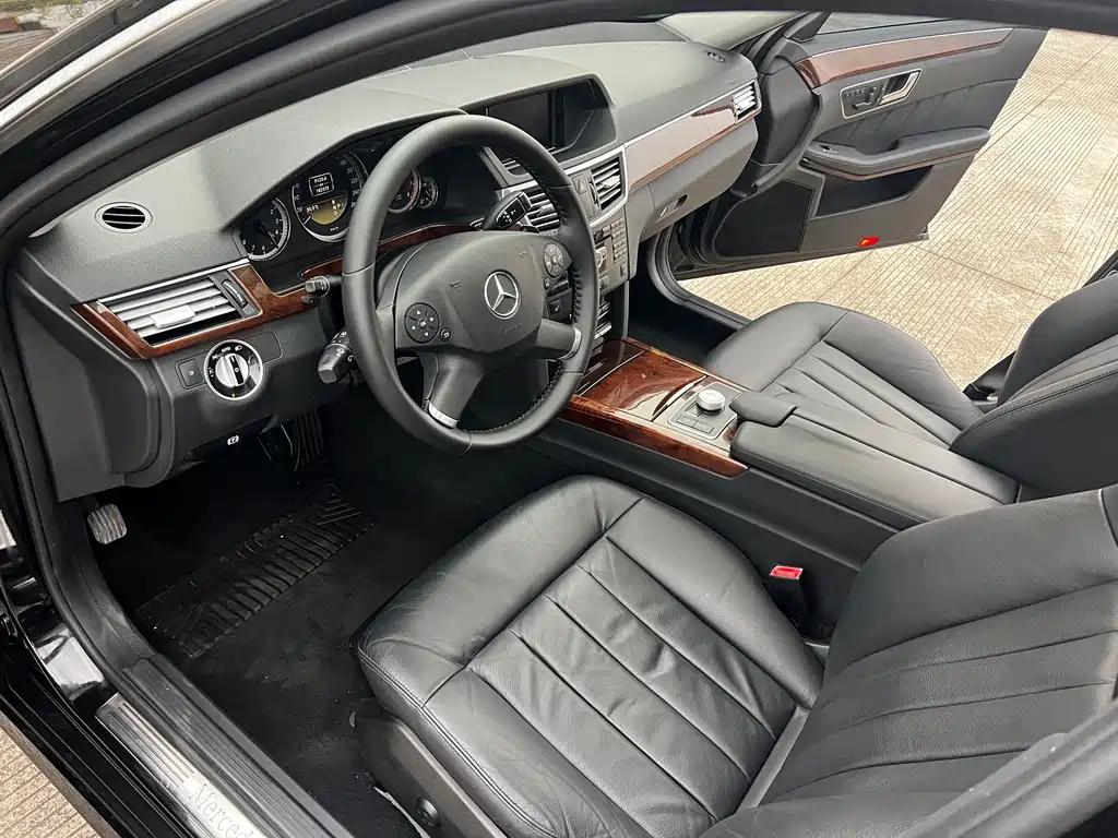 Mercedes-Benz E-Class — миниатюра 7