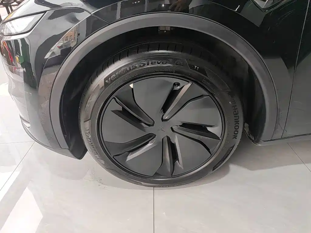 Tesla Model Y — миниатюра 23