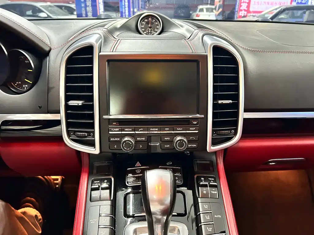 Porsche Cayenne Hybrid — миниатюра 9