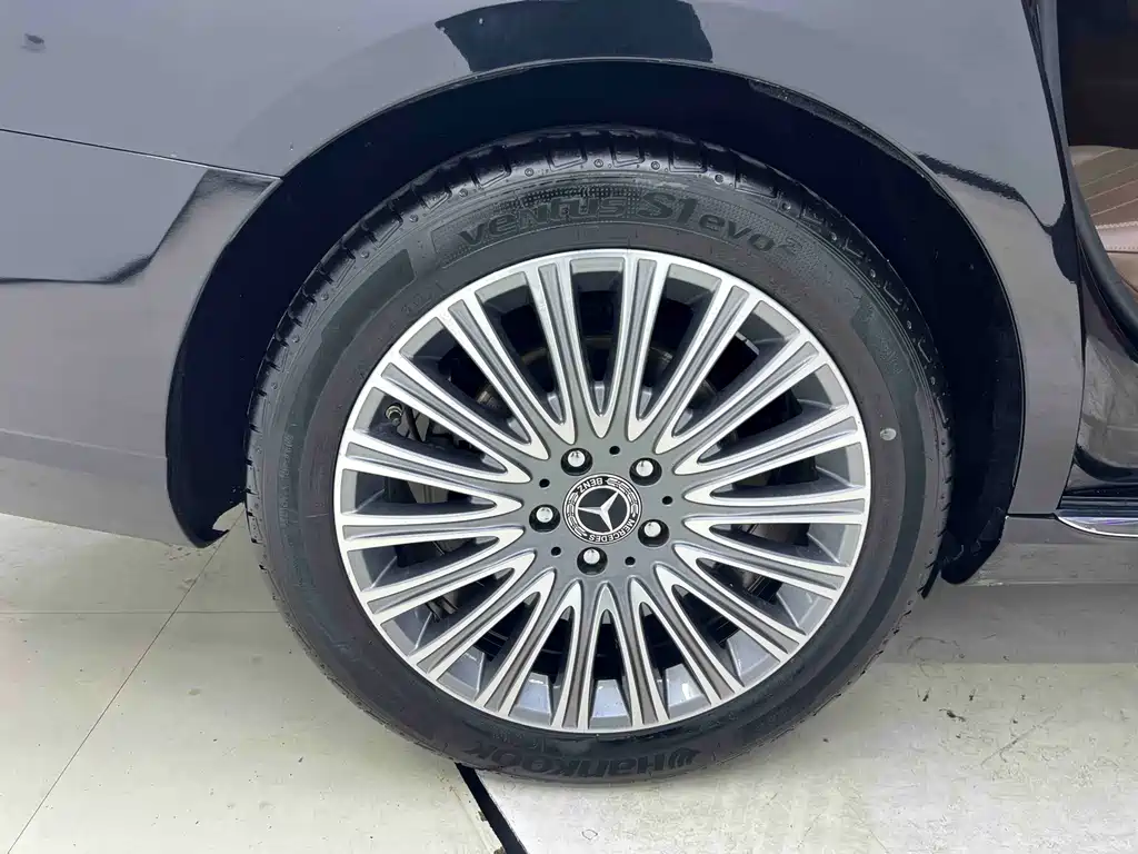 Mercedes-Benz E-Class — миниатюра 17