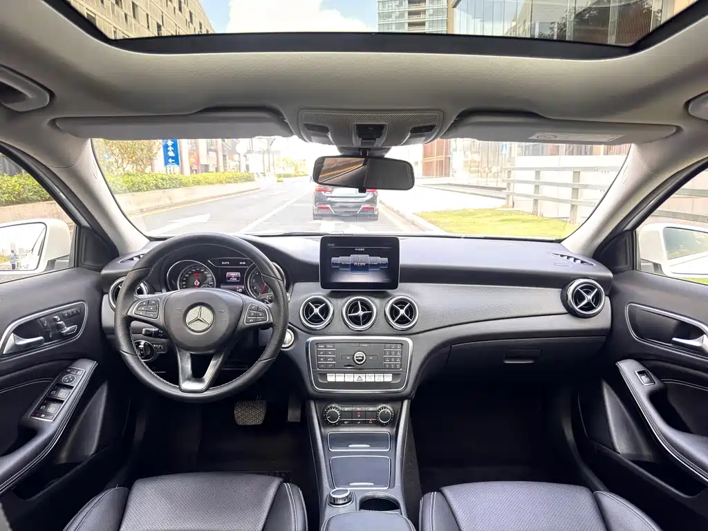Mercedes-Benz GLA — миниатюра 10