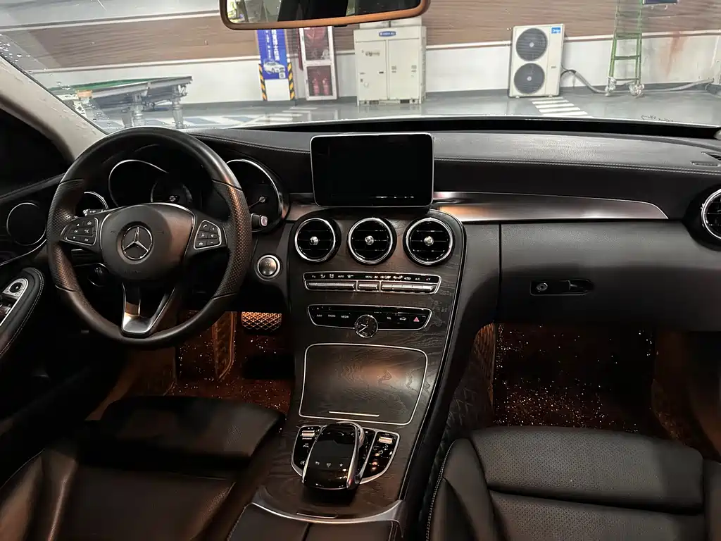 Mercedes-Benz C-Class — миниатюра 13