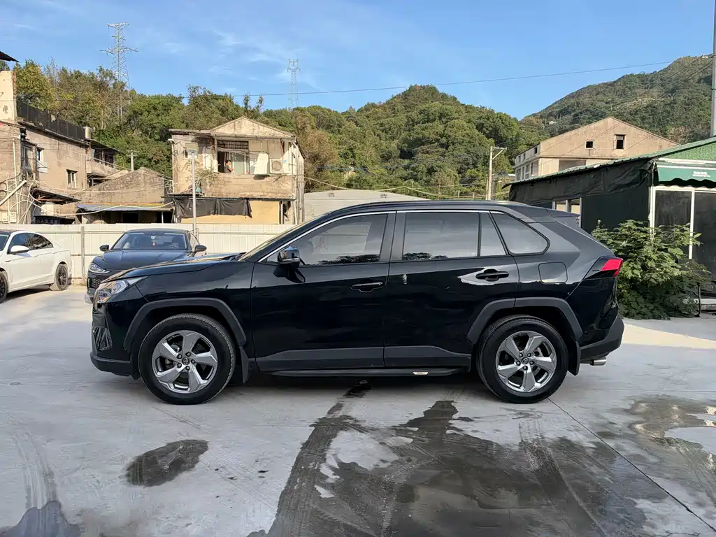 Toyota RAV4 — миниатюра 2