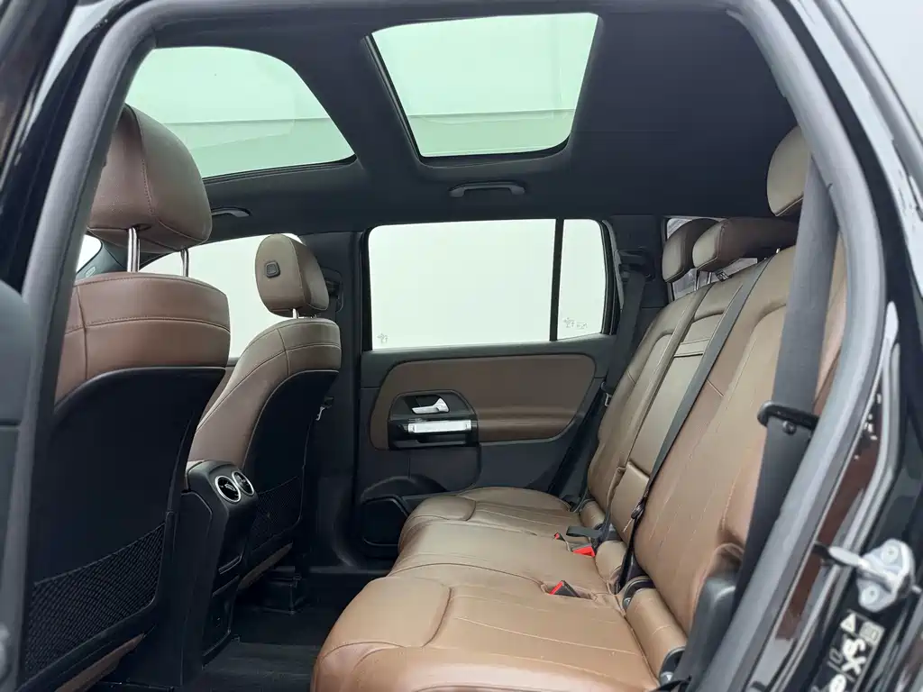 Mercedes-Benz GLB — миниатюра 17