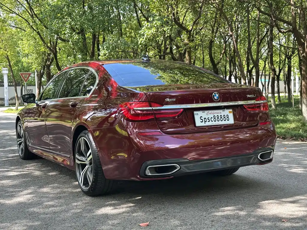 BMW 7 Series — миниатюра 8