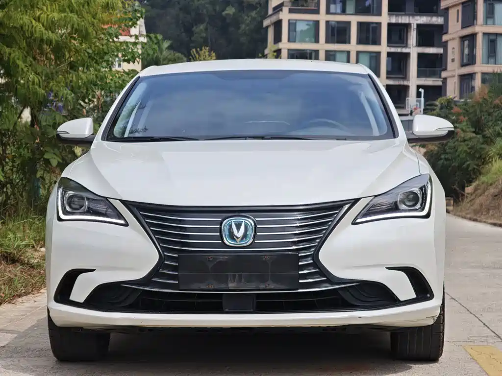 Changan Eado New Energy — миниатюра 2