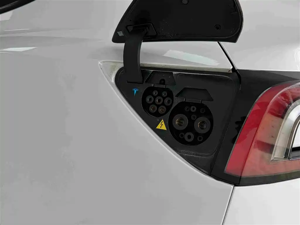 Tesla Model 3 — миниатюра 17