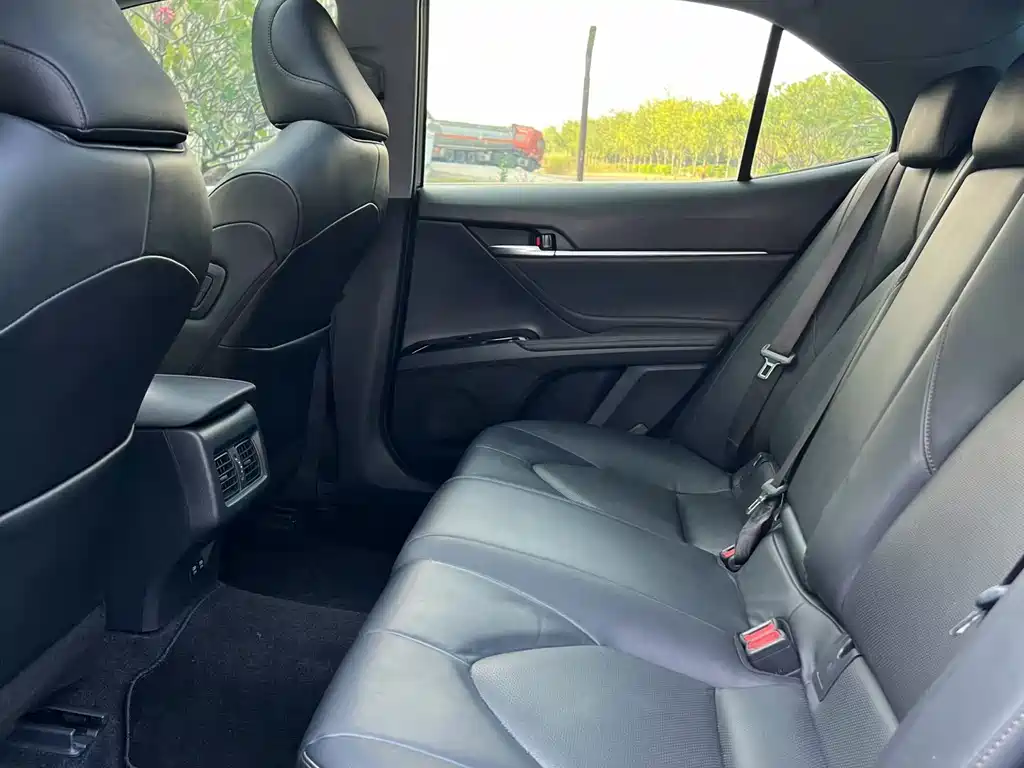 Toyota Camry — миниатюра 9
