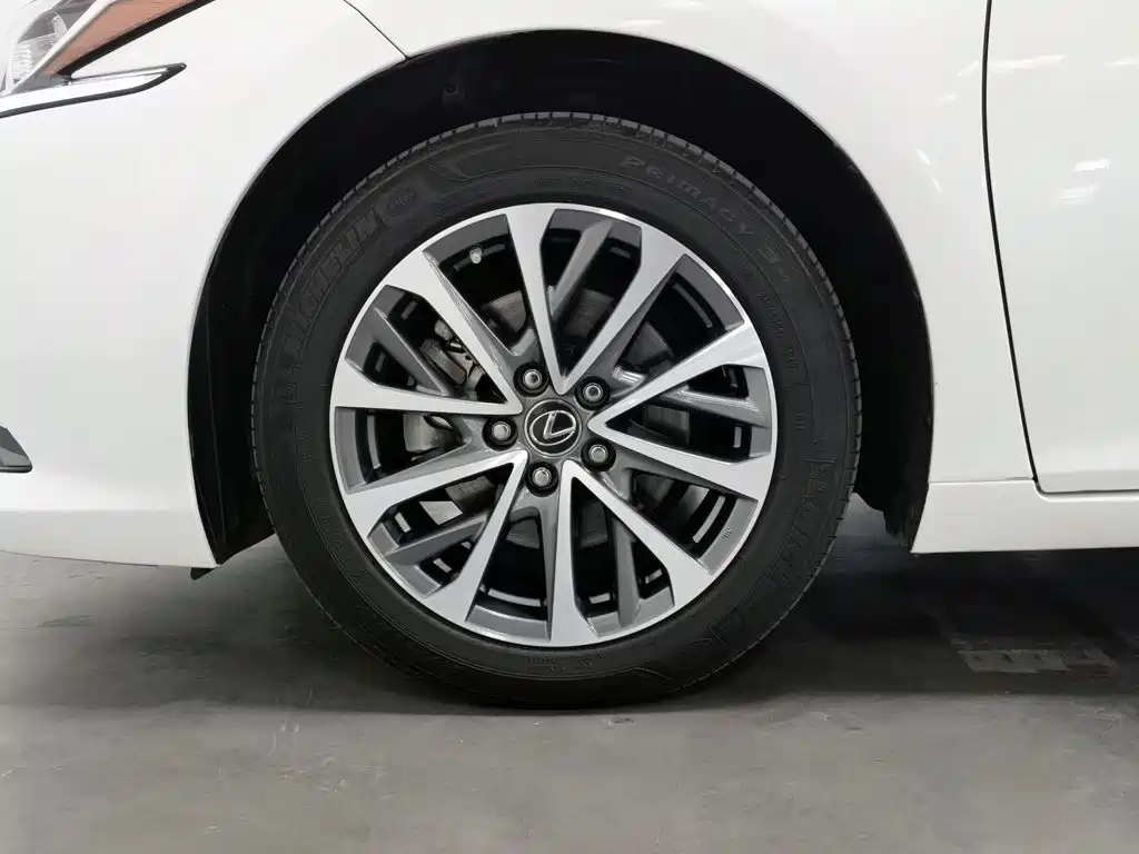 Lexus ES — миниатюра 17