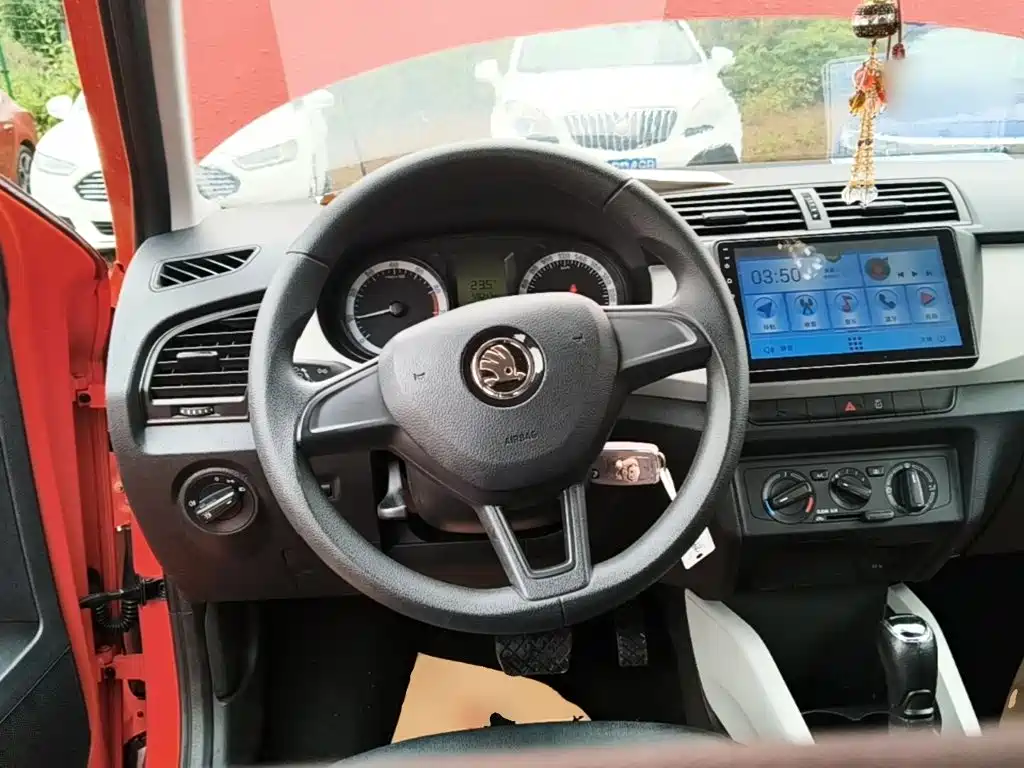 Skoda Fabia — миниатюра 11