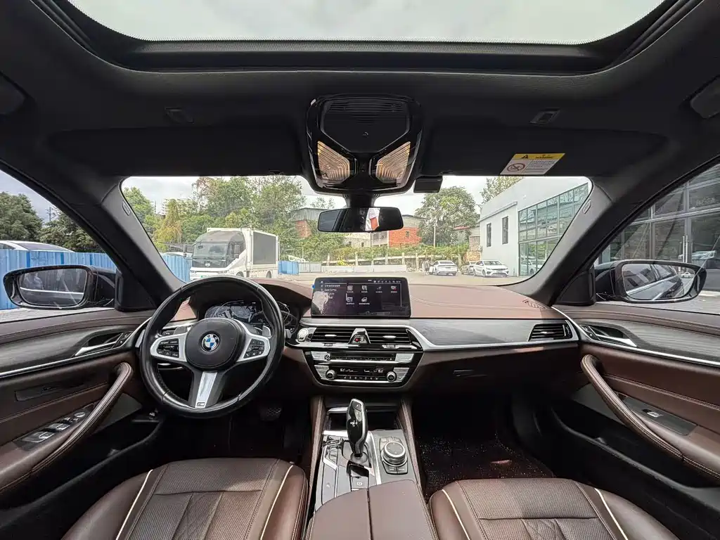 BMW 5 Series — миниатюра 7