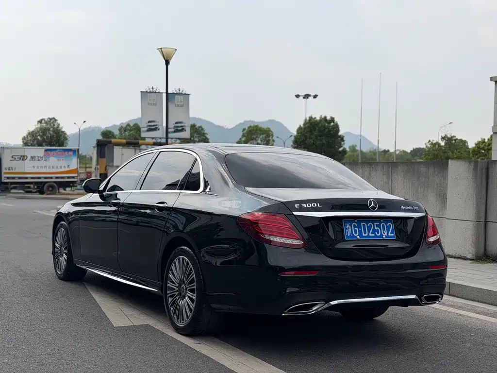 Mercedes-Benz E-Class — миниатюра 15