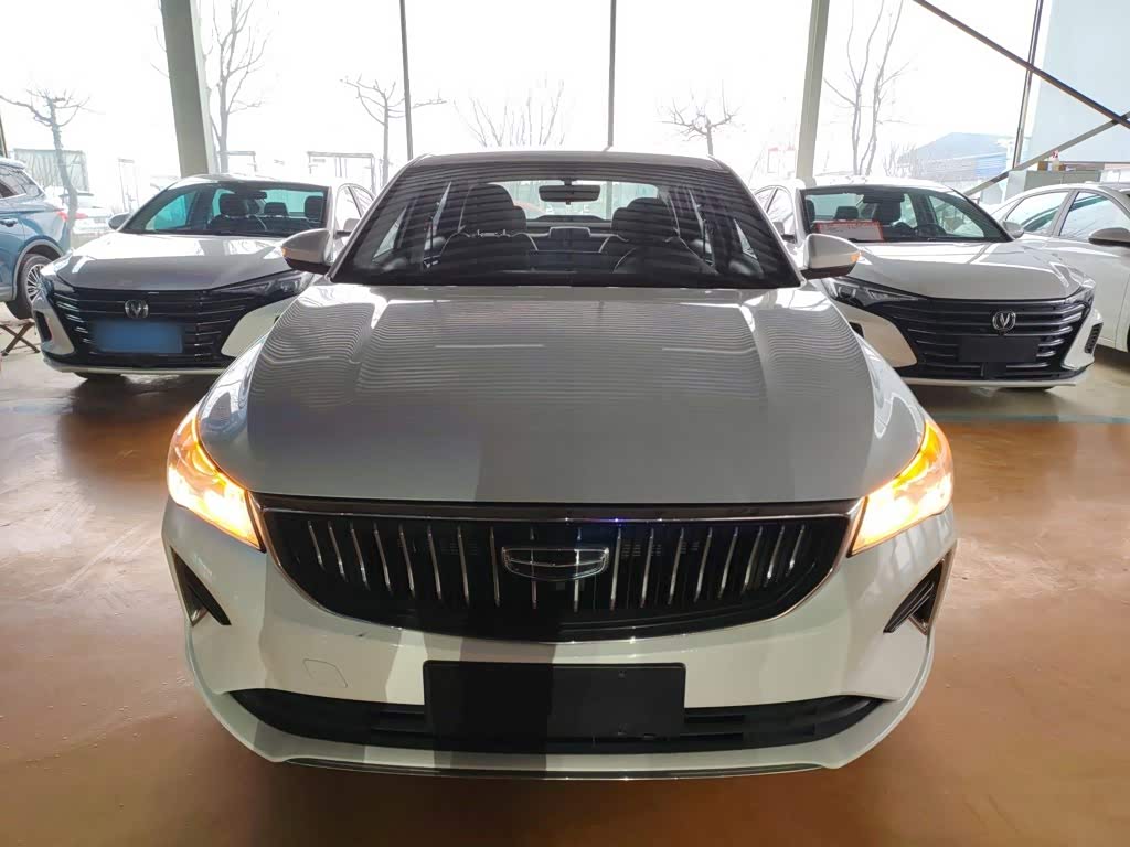 Geely Emgrand 1.5 л 2023 г. Белый, пробег 37200 км