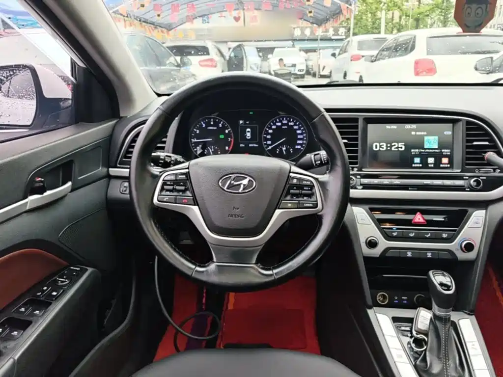 Hyundai Elantra — миниатюра 11