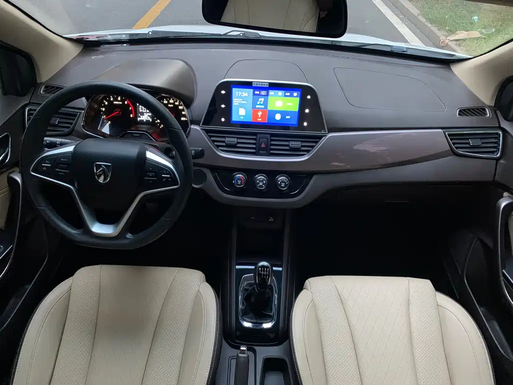 Baojun 310W — миниатюра 12
