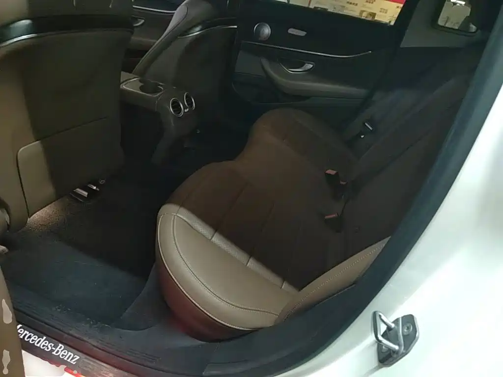 Mercedes-Benz E-Class — миниатюра 17