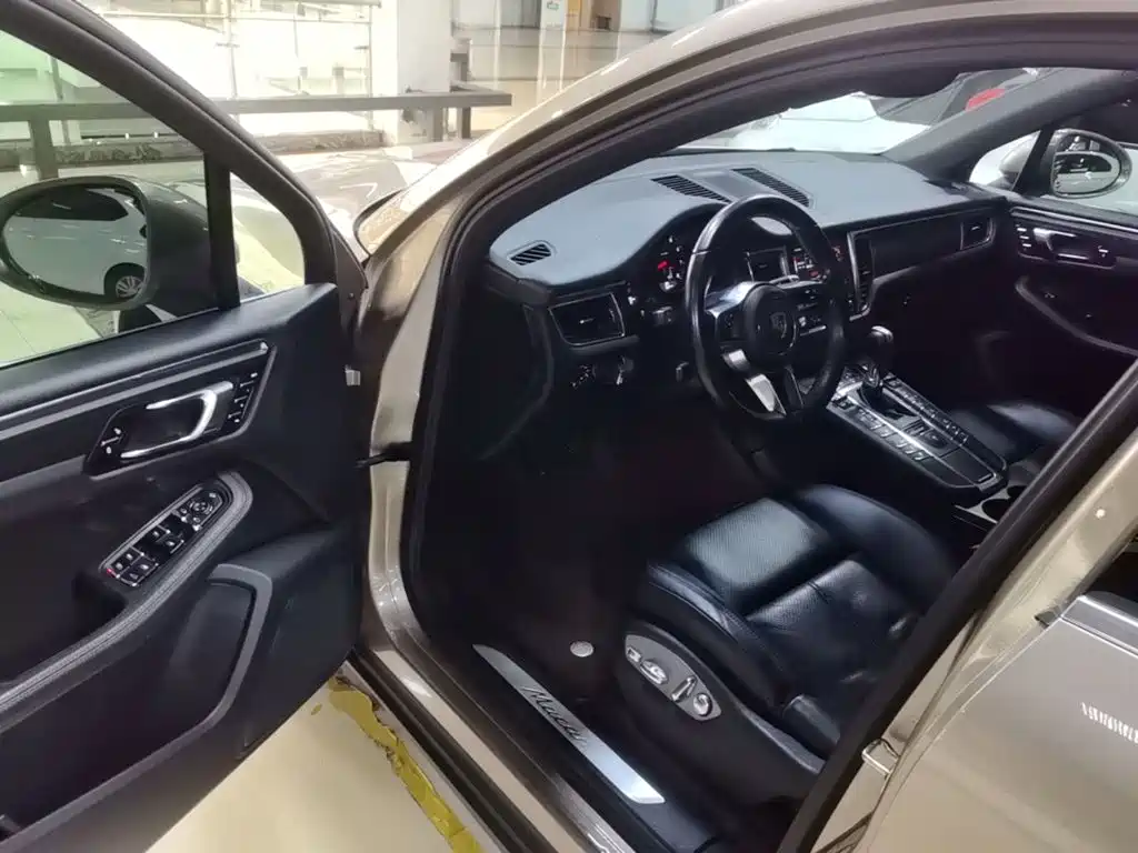 Porsche Macan — миниатюра 16