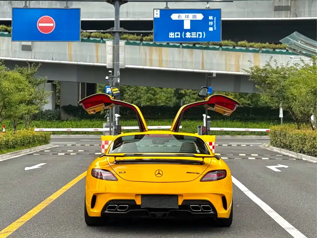 Mercedes-Benz SLS AMG — миниатюра 8