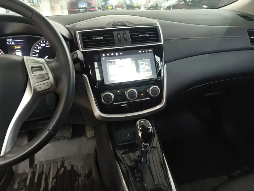 Nissan Tiida — миниатюра 13