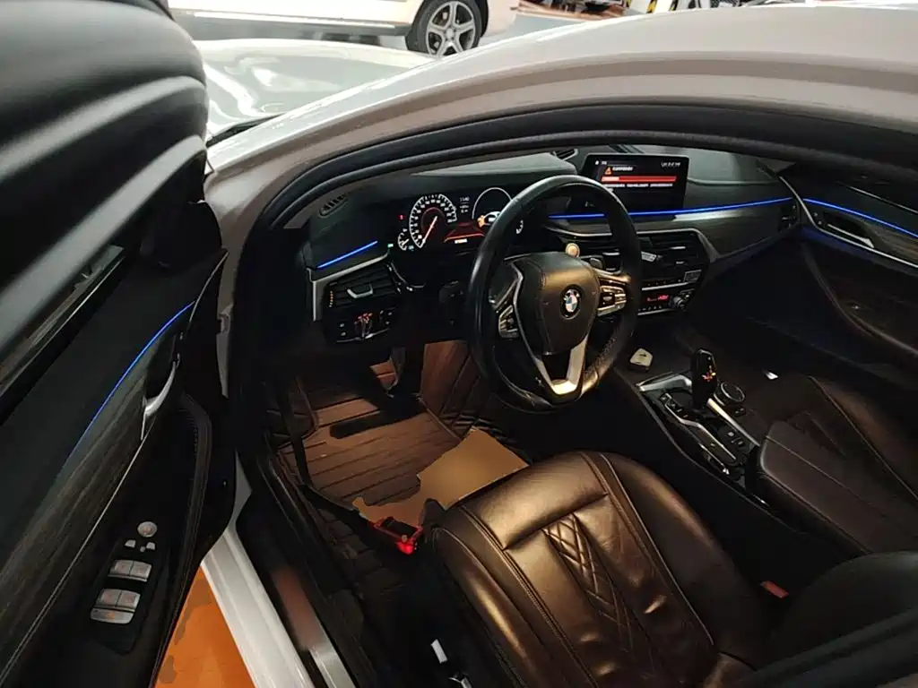 BMW 5 Series — миниатюра 16