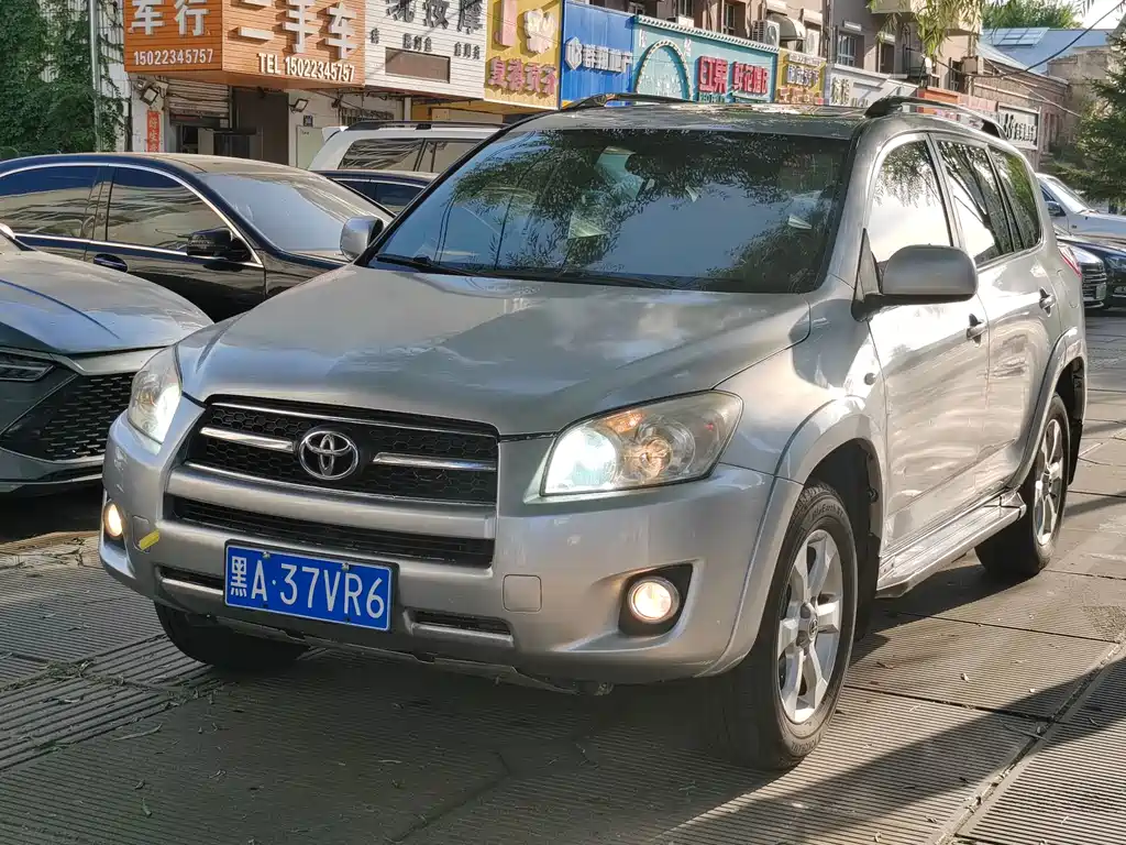Toyota RAV4 — миниатюра 3