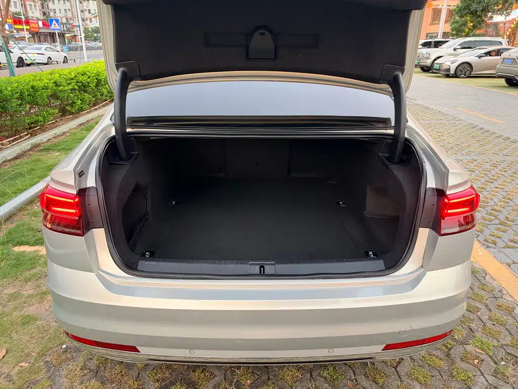 Volkswagen Phideon — миниатюра 9