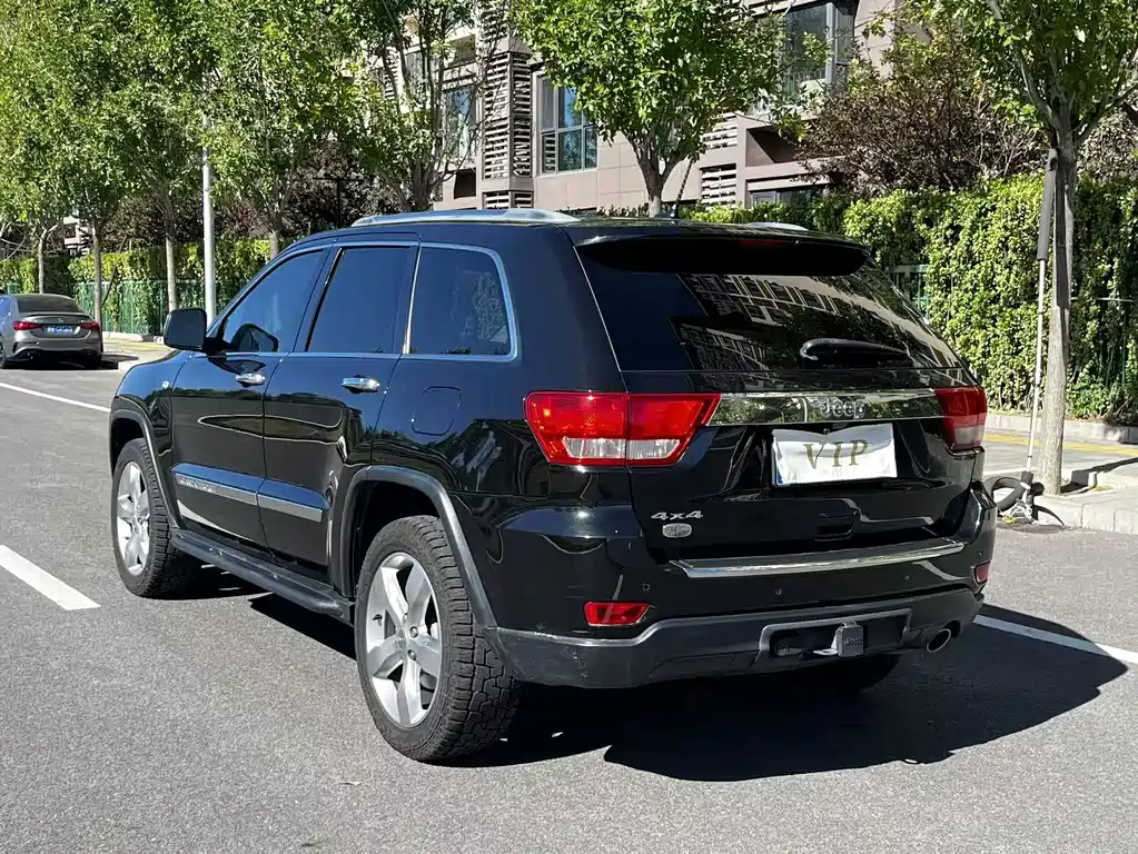 Jeep Grand Cherokee (Import) — миниатюра 5