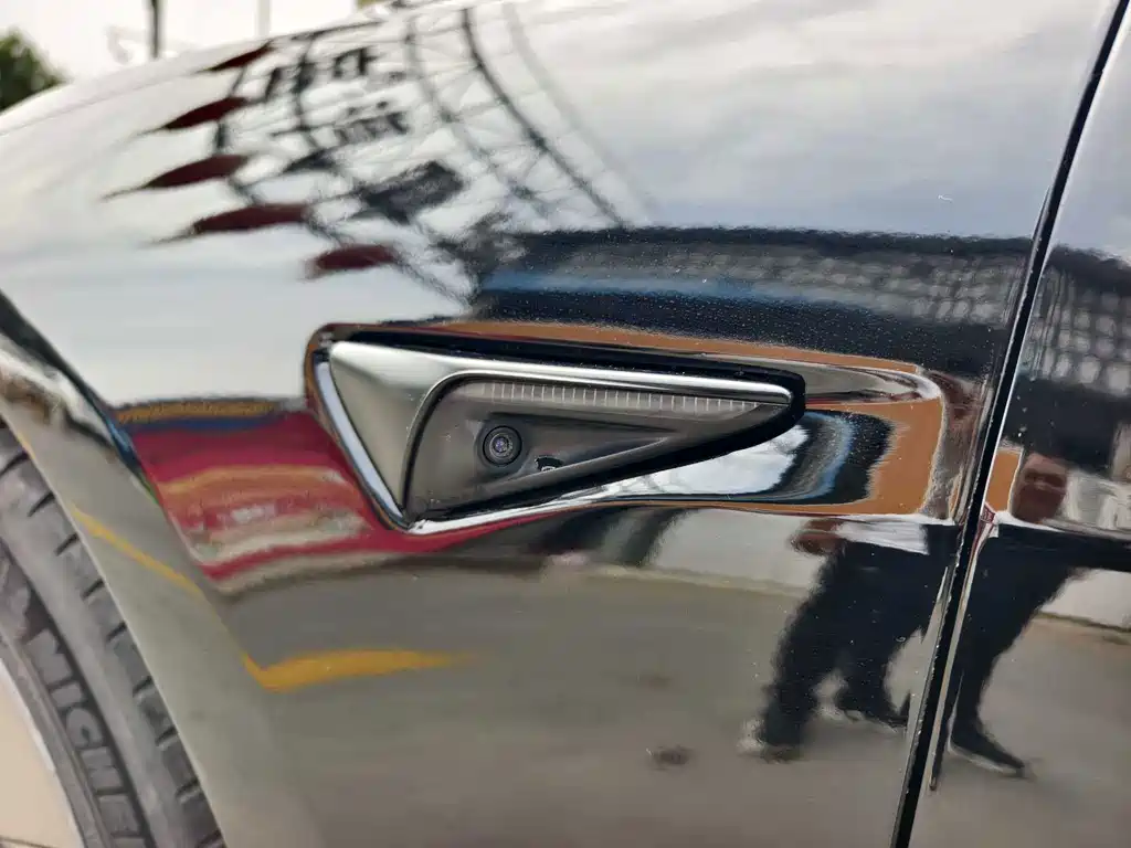 Tesla Model 3 — миниатюра 12