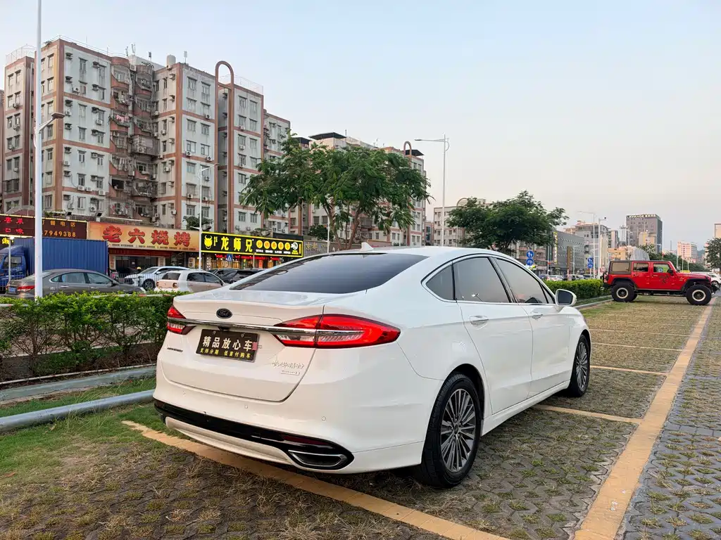 Ford Mondeo — миниатюра 6