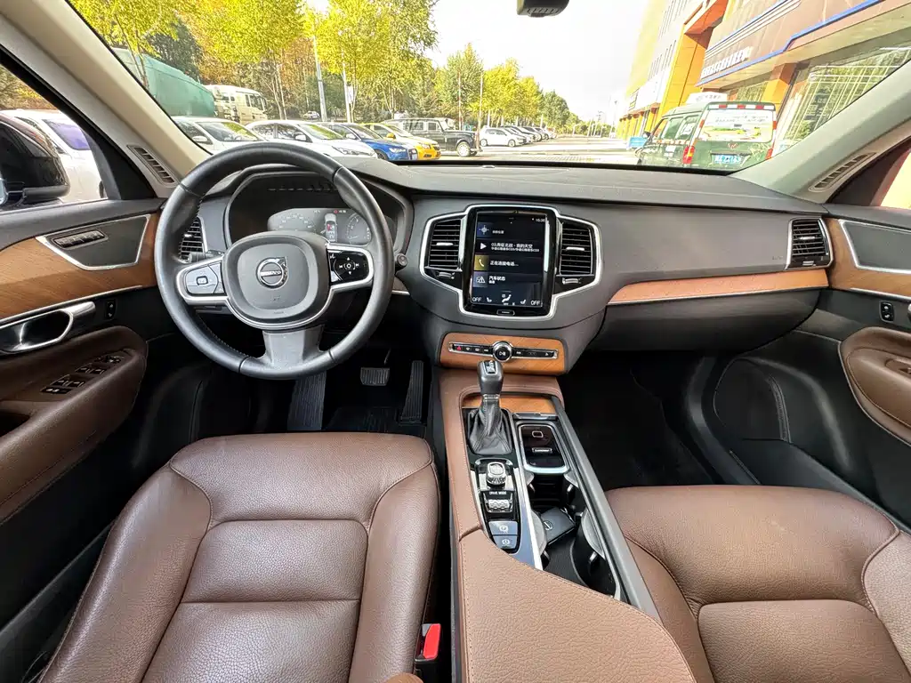 Volvo XC90 — миниатюра 10
