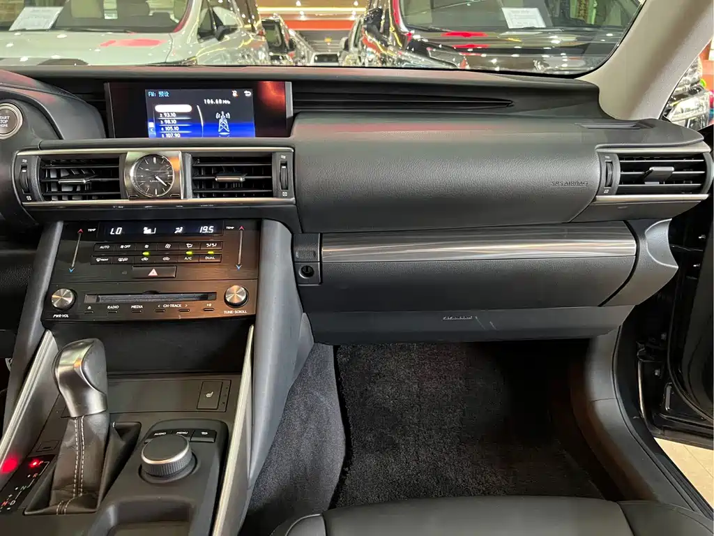Lexus IS — миниатюра 14