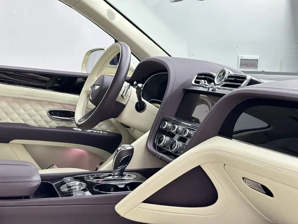Bentley Bentayga — миниатюра 16
