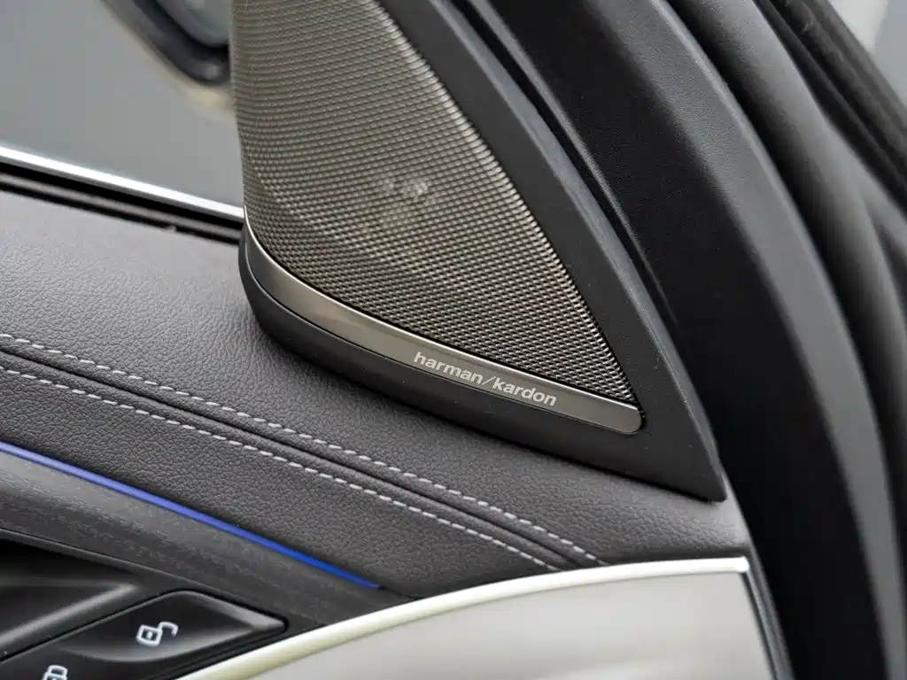 BMW 5 Series — миниатюра 9