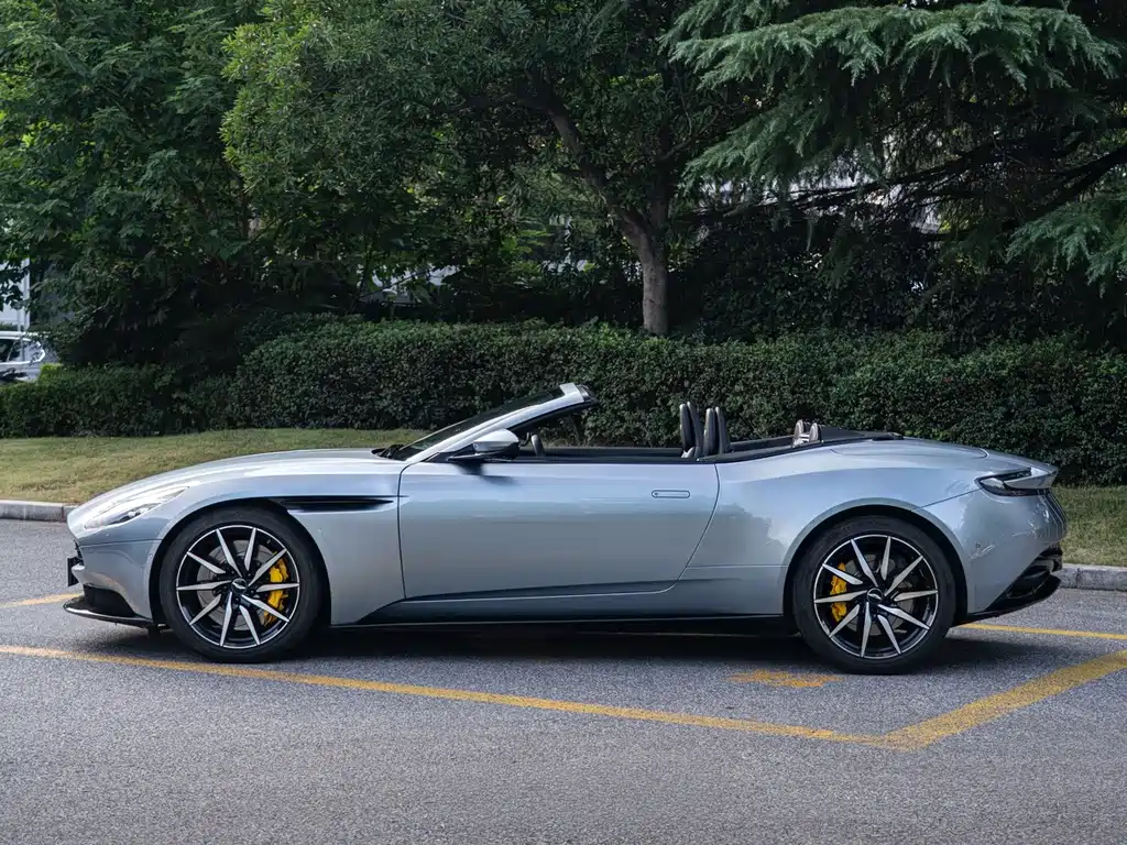 Aston Martin DB11 4.0T V8 Volante, фото 6