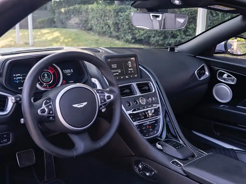 Aston Martin DB11 4.0T V8 Volante, фото 8