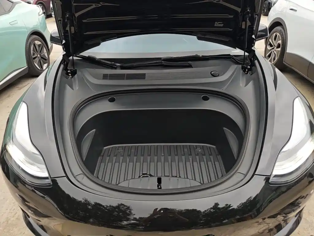 Tesla Model 3 — миниатюра 20