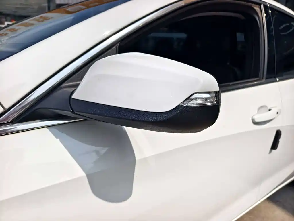 Chevrolet Malibu XL — миниатюра 16