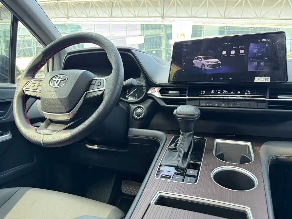 Toyota Granvia — миниатюра 16