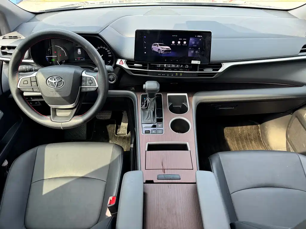 Toyota Granvia — миниатюра 15