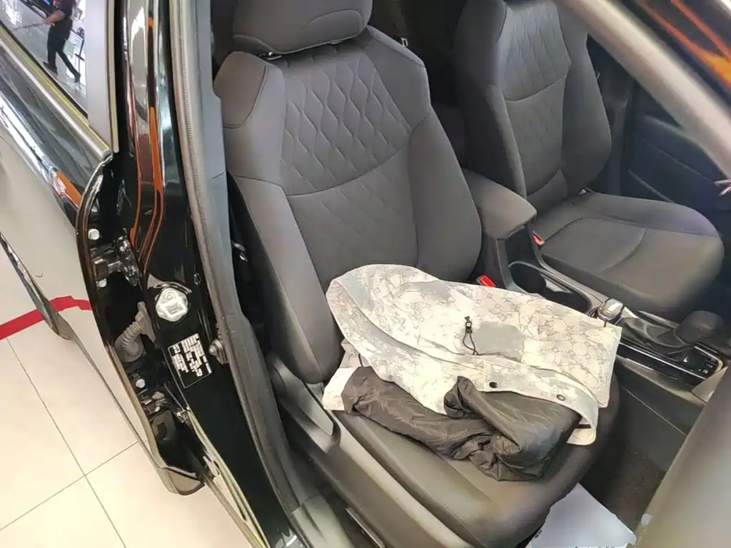 Toyota Corolla Cross — миниатюра 25
