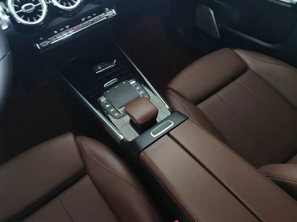Mercedes-Benz GLB — миниатюра 13