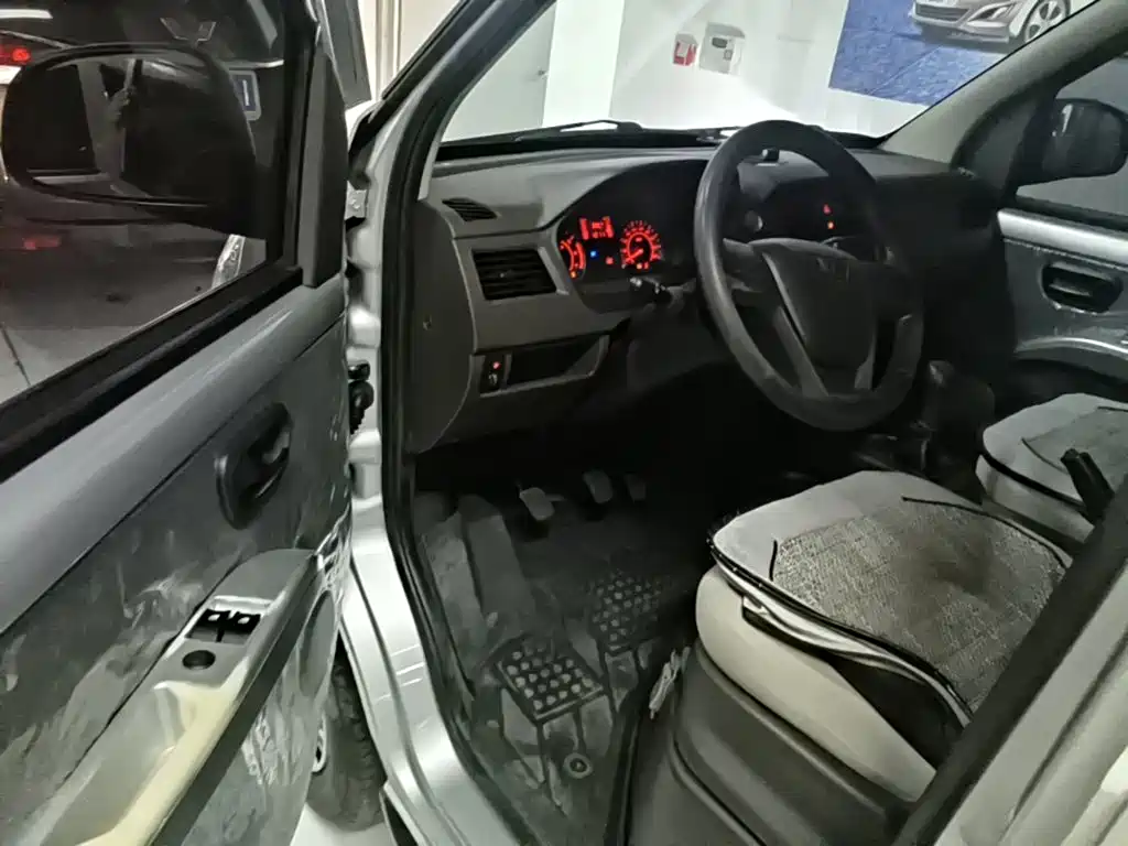 Wuling Rongguang S — миниатюра 16