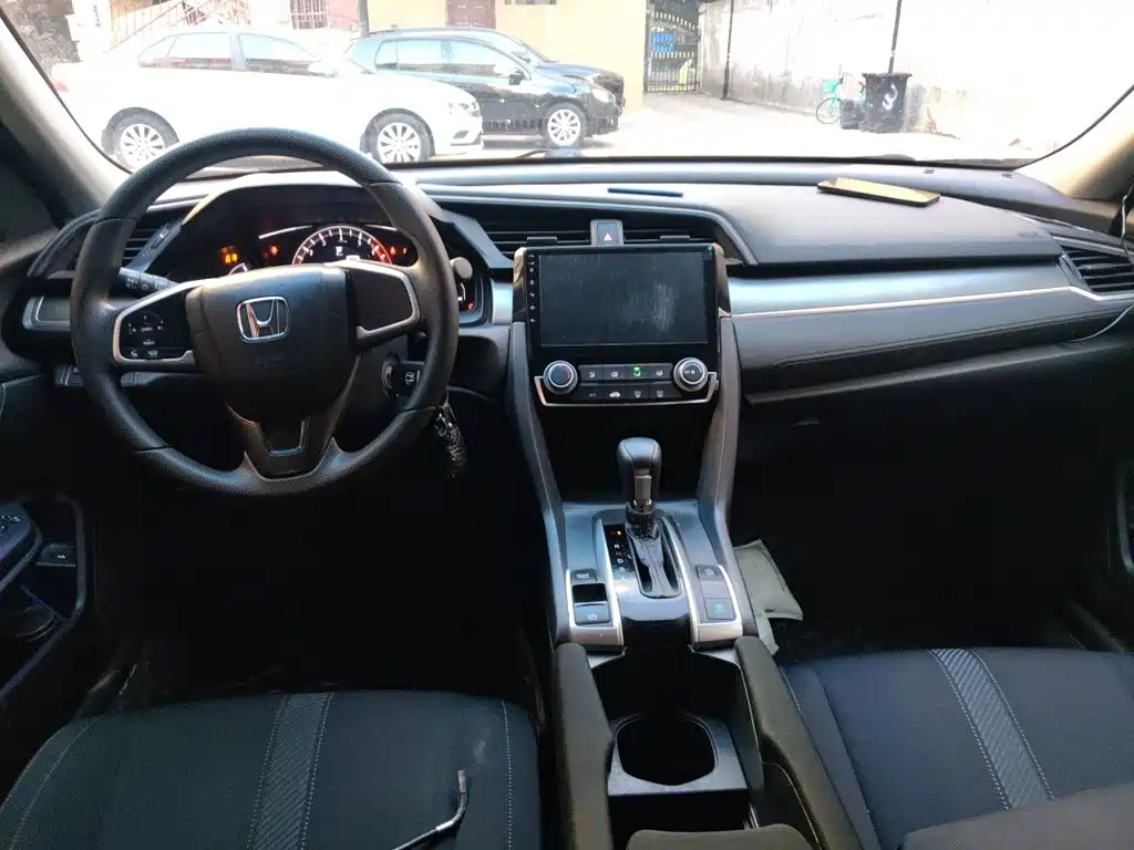 Honda Civic — миниатюра 10