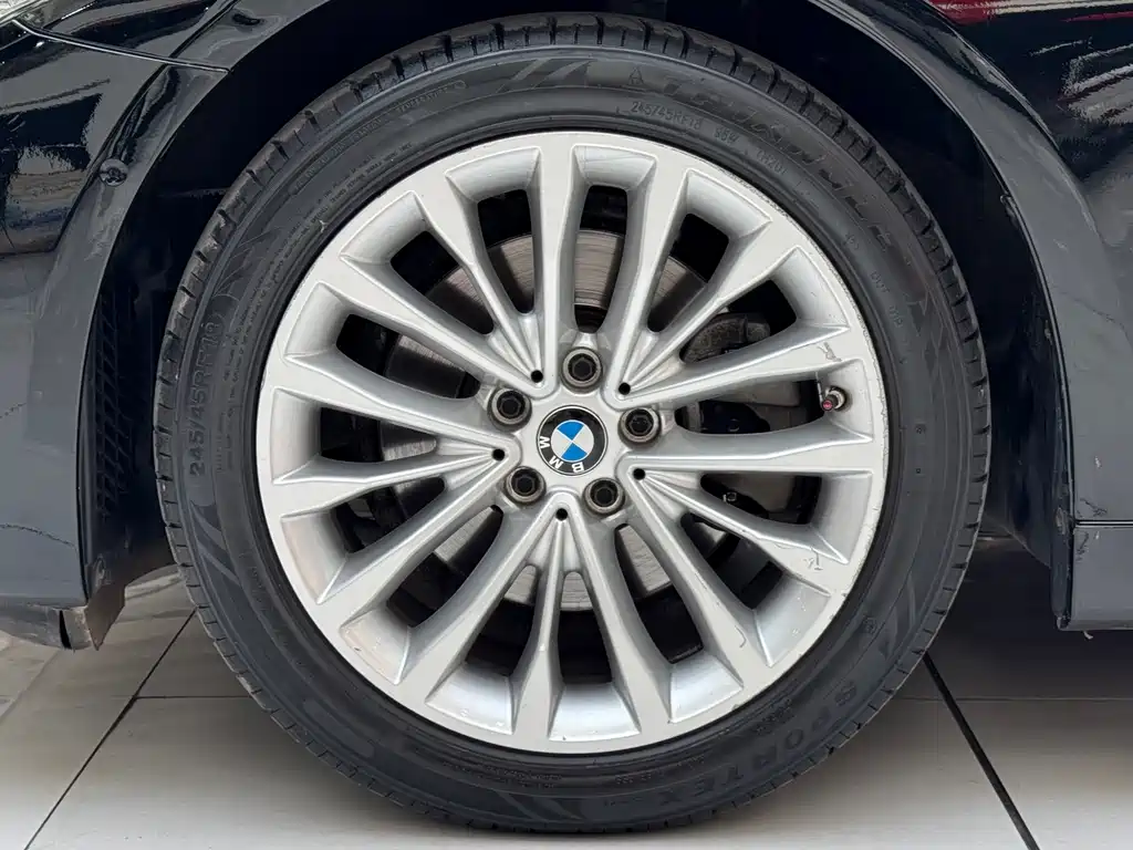BMW 5 Series — миниатюра 5