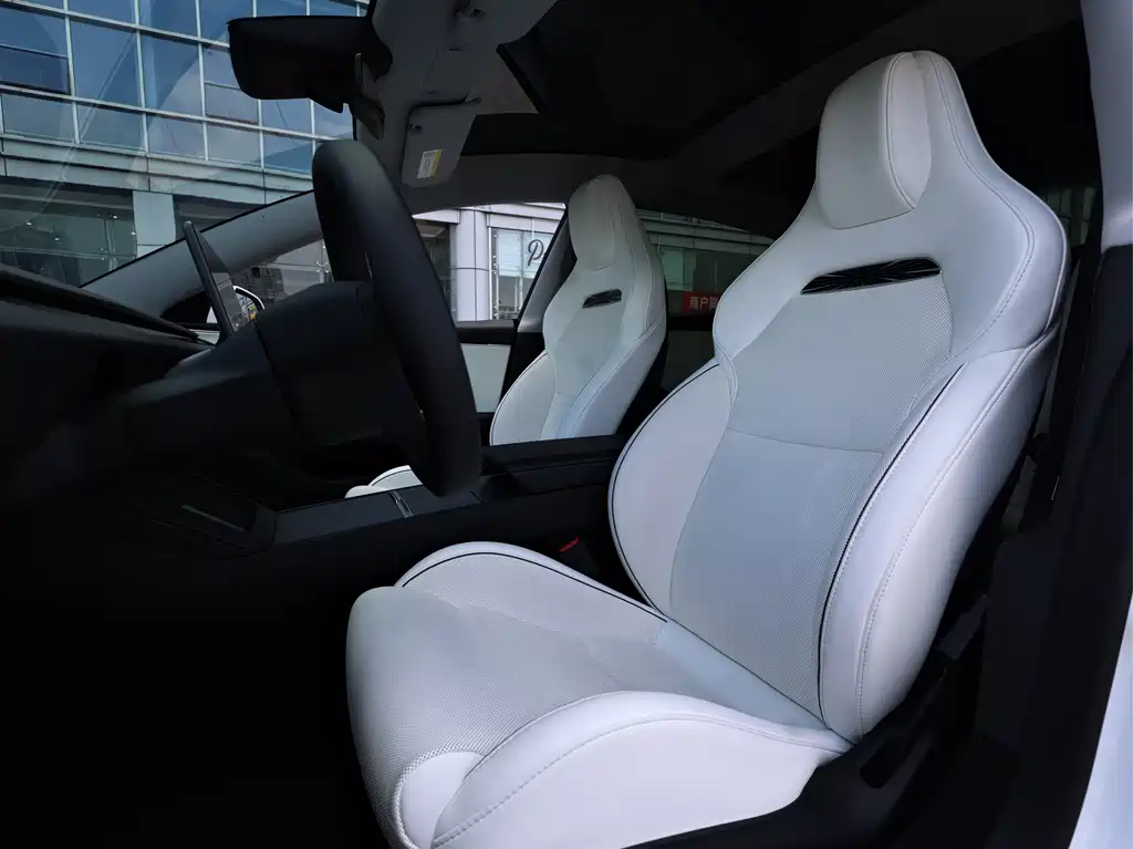 Tesla Model 3 — миниатюра 10