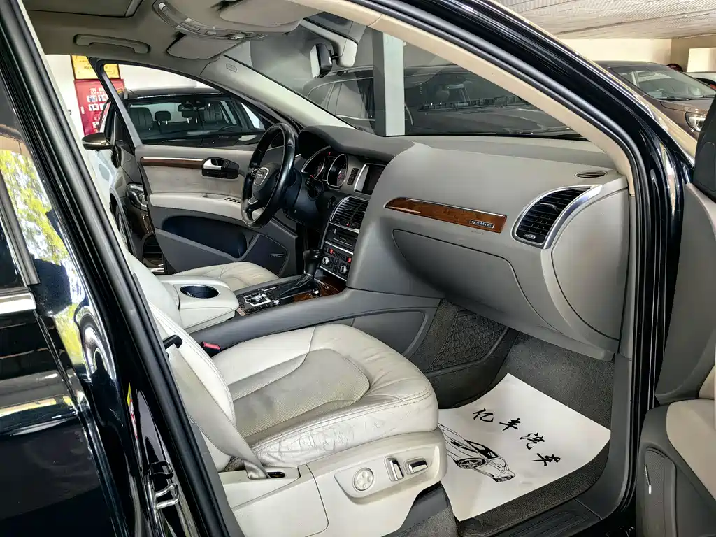 Audi Q7 — миниатюра 9